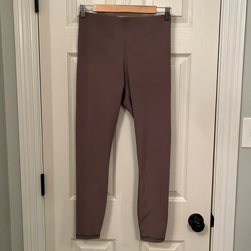 Everlane Women’s Perform Seamless Leggings‎ Sz Medium Color Sand Dune Workout